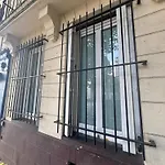 Appartement Room, L'interdit