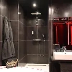 Room, L'interdit Apartment
