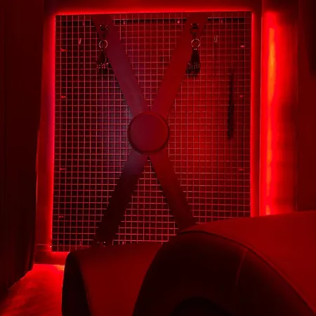 Apartmán Room, L'interdit