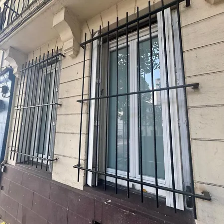 Apartmán Room, L'interdit