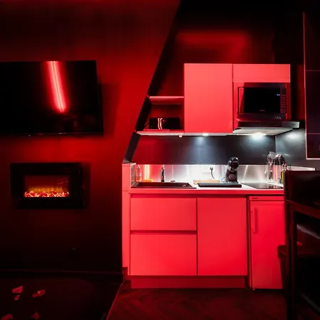 Room, L'interdit רואן