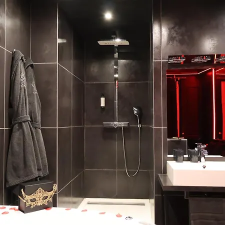 Room, L'interdit Apartman