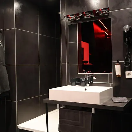 Room, L'interdit Apartament *