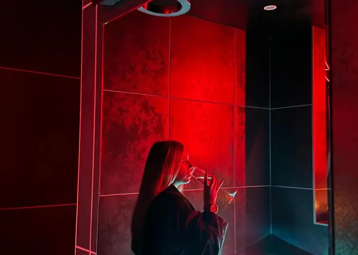 Apartment Room, L'interdit