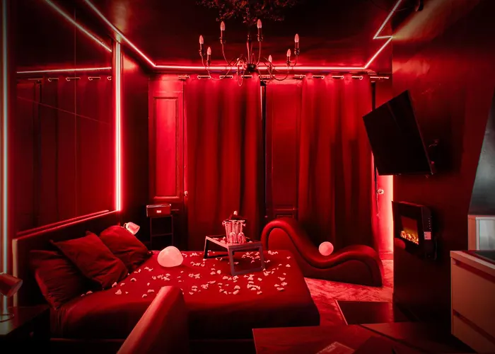 Room, L'interdit Apartment *