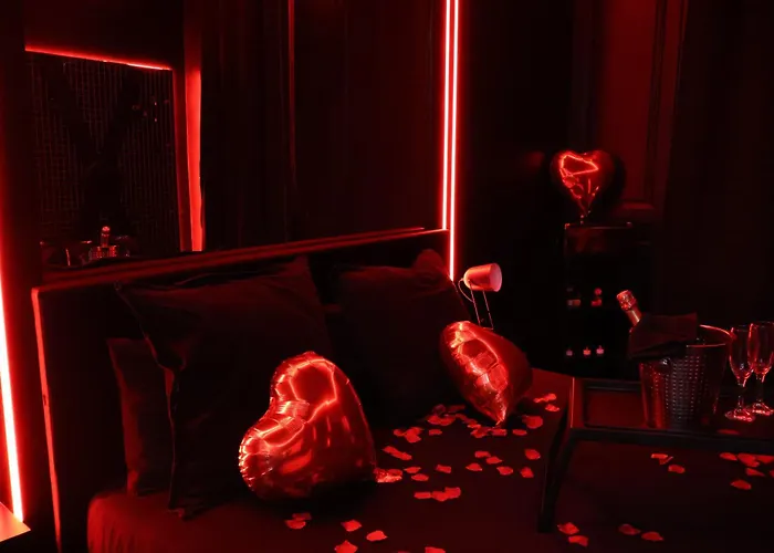 Apartment Room, L'interdit *