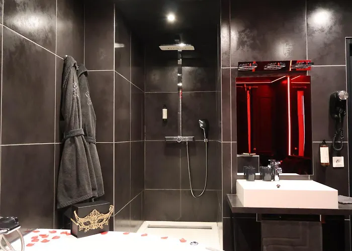 Room, L'interdit Apartment