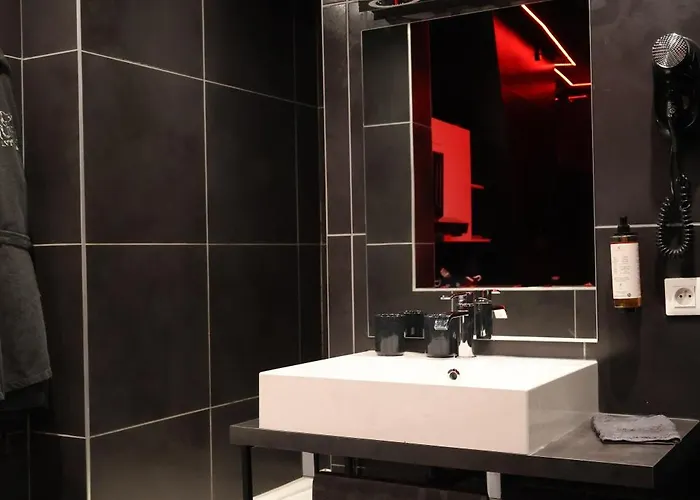 Room, L'interdit Apartment *